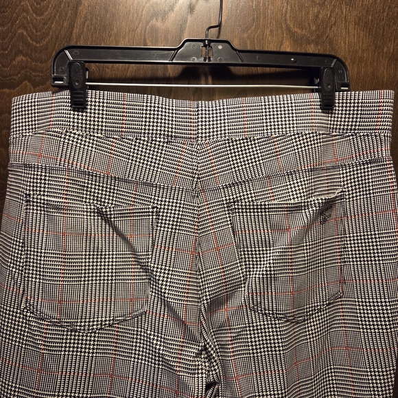 Seven7 Black & Red Patterned Pull On Leggings - Picture 6 of 10